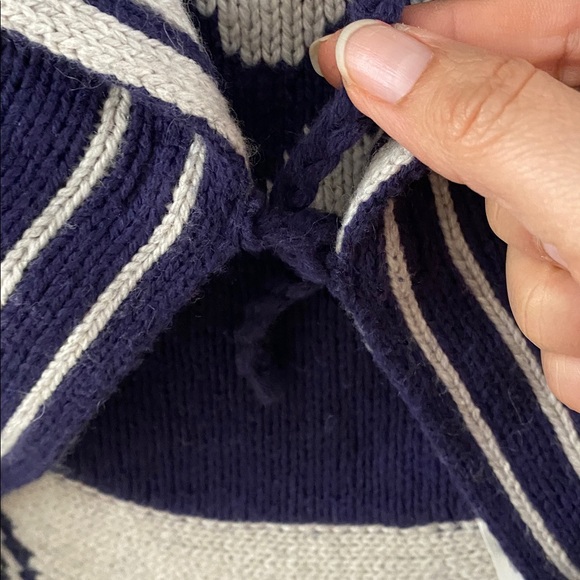 H&M Chic Navy and White Floral Sweater Vest Size 10-12 Y - Picture 8 of 8